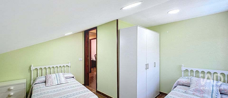 House 15 bedrooms of 689 m² in Aren (36992)