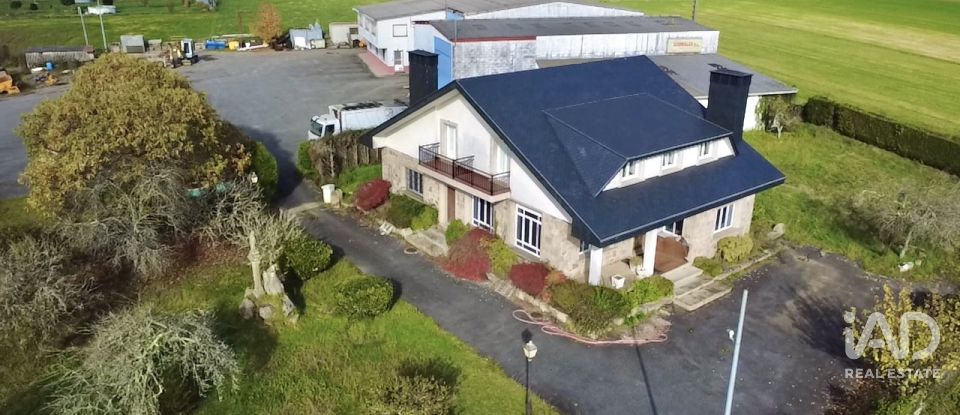 House 5 bedrooms of 300 m² in O Pino (15821)