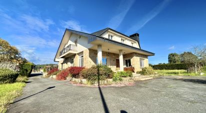 House 5 bedrooms of 300 m² in O Pino (15821)