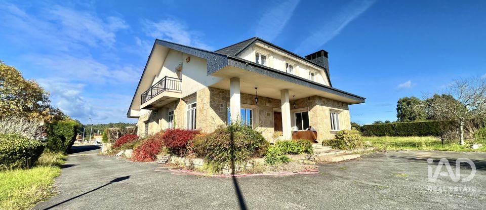 House 5 bedrooms of 300 m² in O Pino (15821)
