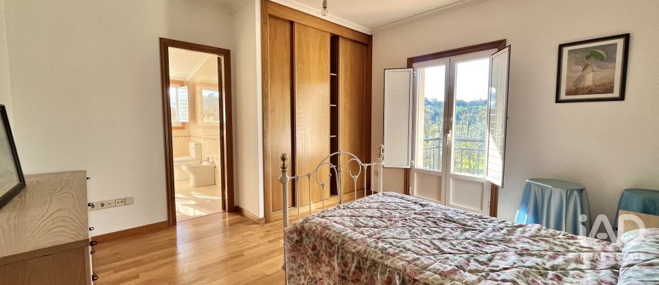 House 5 bedrooms of 300 m² in O Pino (15821)