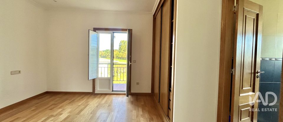 House 5 bedrooms of 300 m² in O Pino (15821)