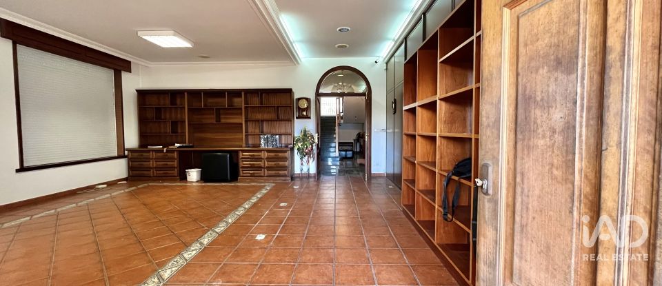 House 5 bedrooms of 300 m² in O Pino (15821)