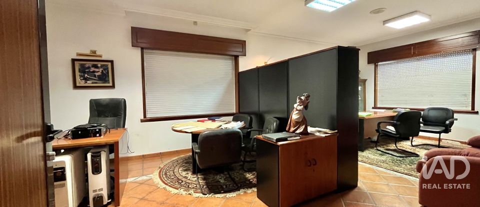 House 5 bedrooms of 300 m² in O Pino (15821)