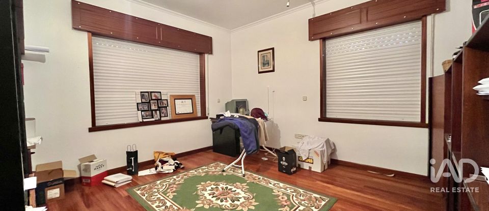 House 5 bedrooms of 300 m² in O Pino (15821)