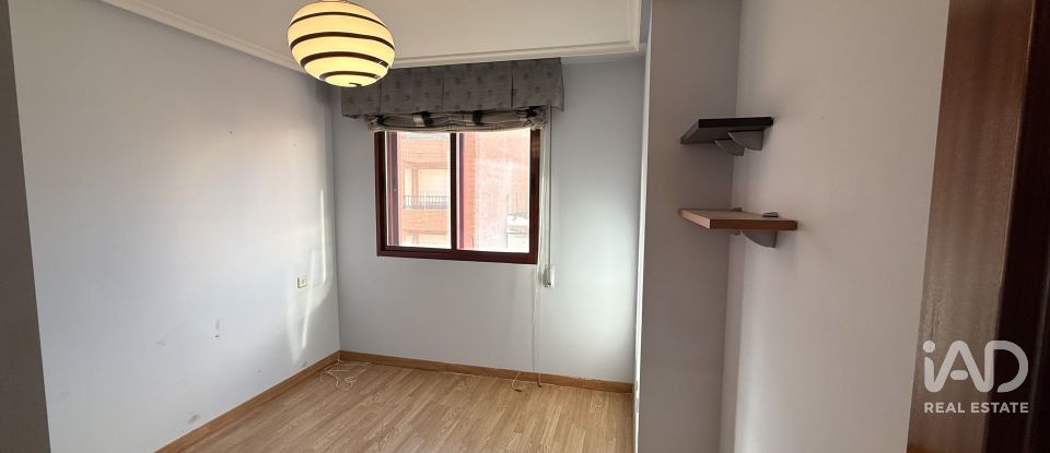 Piso 3 habitaciones de 107 m² en La Bañeza (24750)