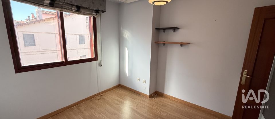 Piso 3 habitaciones de 107 m² en La Bañeza (24750)