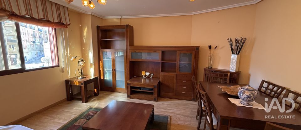 Piso 3 habitaciones de 107 m² en La Bañeza (24750)