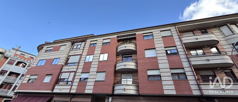 Piso 3 habitaciones de 107 m² en La Bañeza (24750)