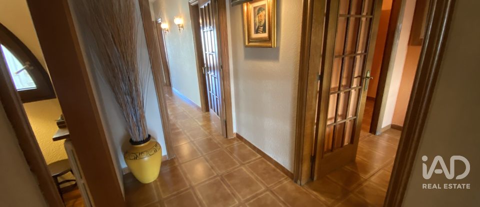 Pis 4 habitacions de 171 m² a Parets del Vallès (08150)