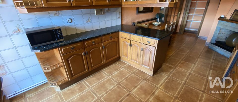 Pis 4 habitacions de 171 m² a Parets del Vallès (08150)