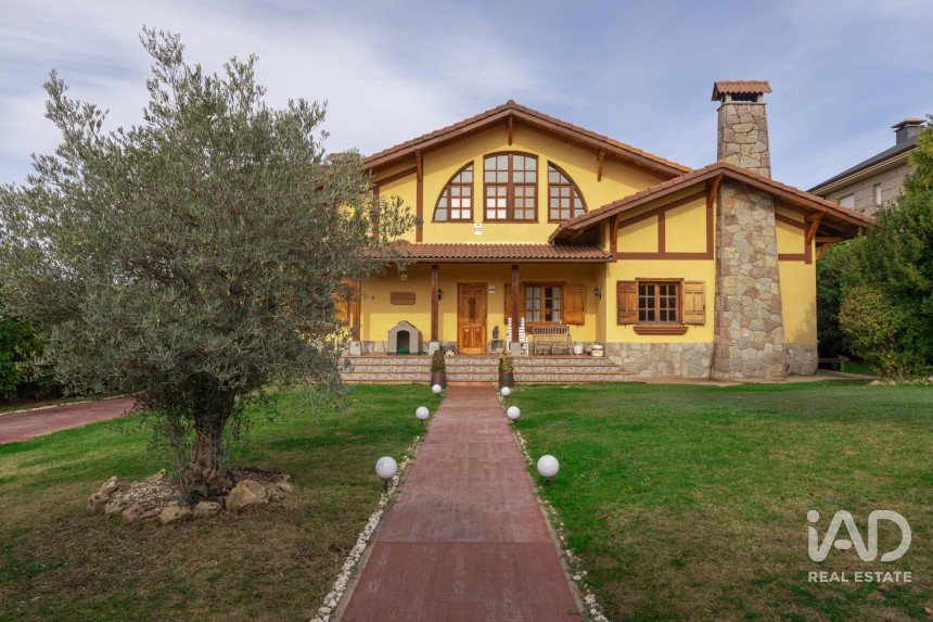 Châlet 4 chambres de 223 m² à Carbajal de La Legua (24196)