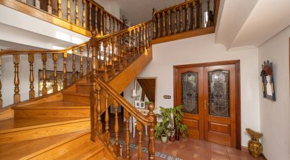 Cottage 4 bedrooms of 223 m² in Carbajal de La Legua (24196)