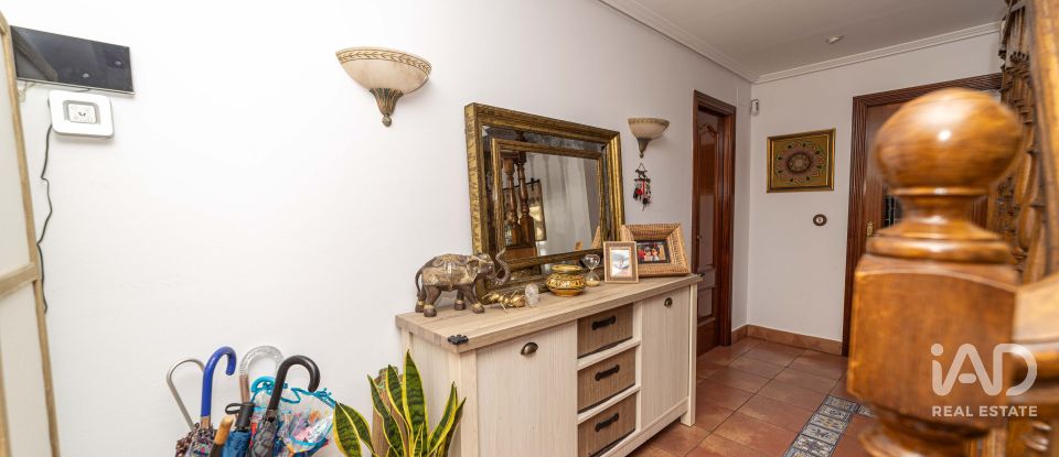 Châlet 4 chambres de 223 m² à Carbajal de La Legua (24196)