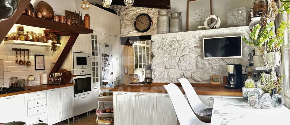 Châlet 4 chambres de 310 m² à Sencelles (07140)