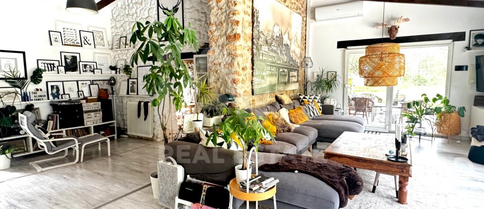 Châlet 4 chambres de 310 m² à Sencelles (07140)