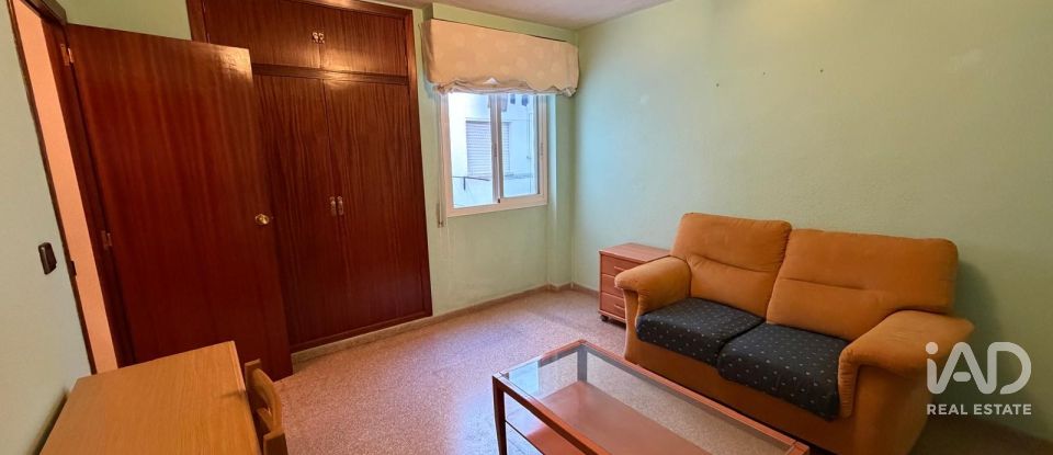 Piso 3 habitaciones de 121 m² en Alicante/Alacant (03012)