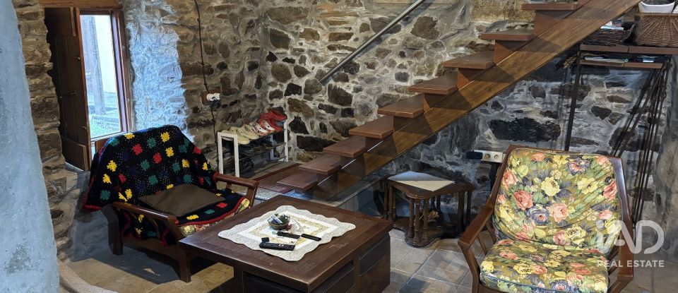 Maison rustique 2 chambres de 83 m² à Cerdido (15530)