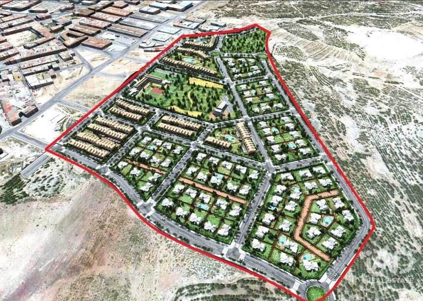 Building plot of 44,600 m² in Sax (03630)