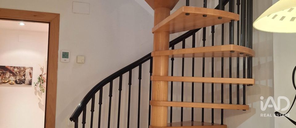 Dúplex 2 habitacions de 111 m² a Terrassa (08227)