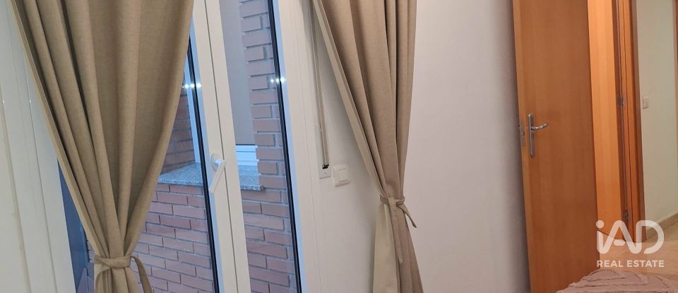 Dúplex 2 habitacions de 111 m² a Terrassa (08227)