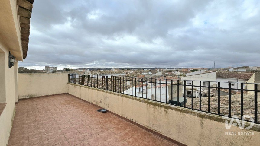 Village house 3 bedrooms of 129 m² in Sisante (16700)