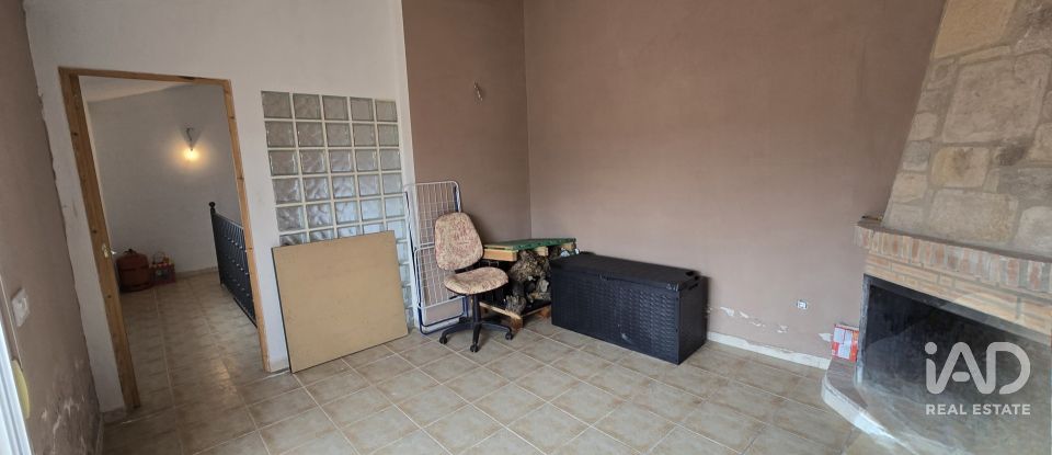 Village house 3 bedrooms of 129 m² in Sisante (16700)