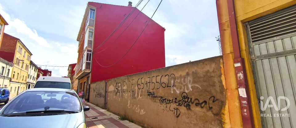 Terreno de 400 m² en León (24008)