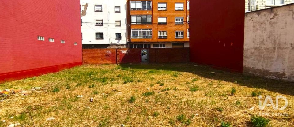 Terreno de 400 m² en León (24008)