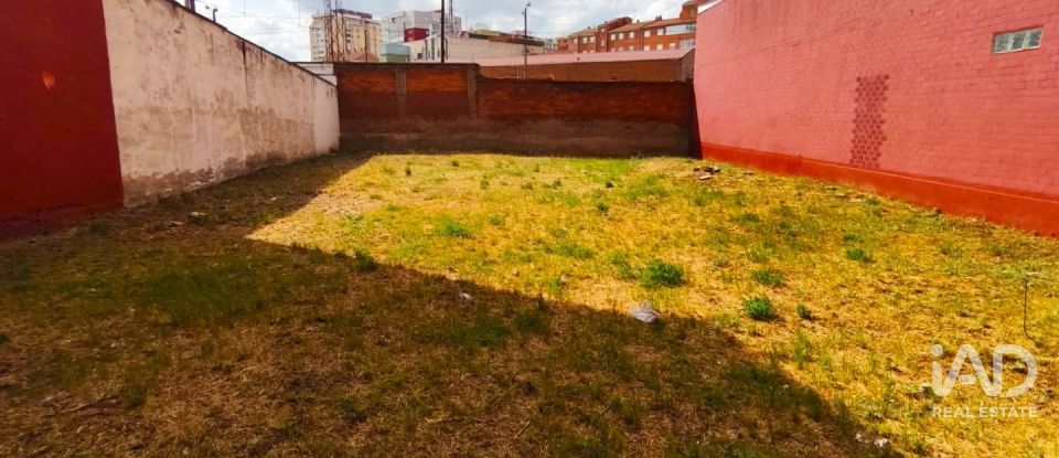 Terreno de 400 m² en León (24008)