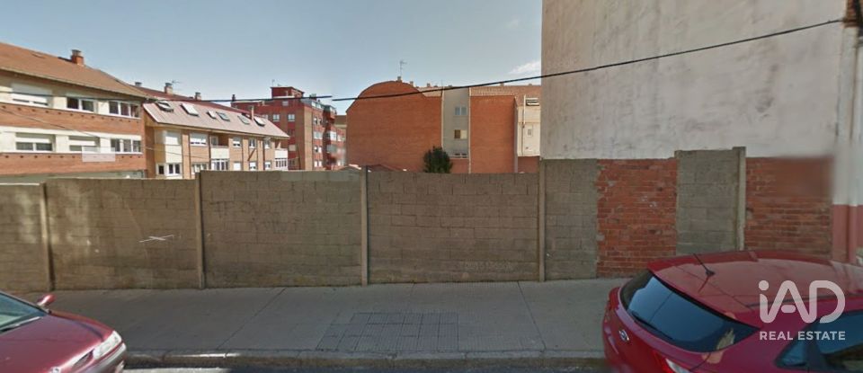 Terrain de 404 m² à Armunia (24009)