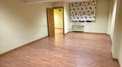 Apartment 5 bedrooms of 200 m² in León (24002)