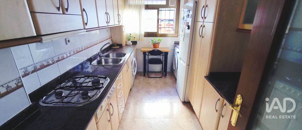 Piso 3 habitaciones de 61 m² en L'Hospitalet de Llobregat (08907)