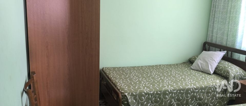 Maison 4 chambres de 98 m² à Villarrin del Paramo (24252)