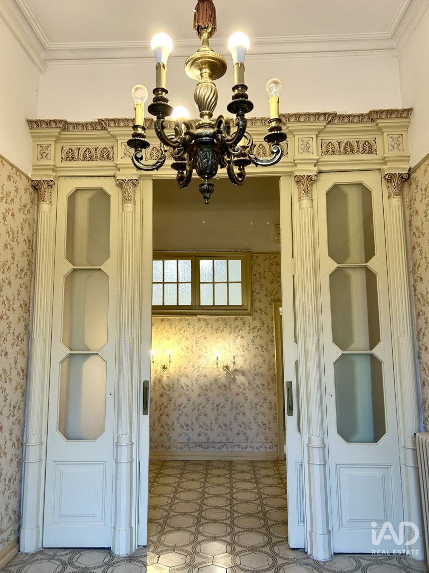 Apartment 3 bedrooms of 221 m² in Sabadell (08201)