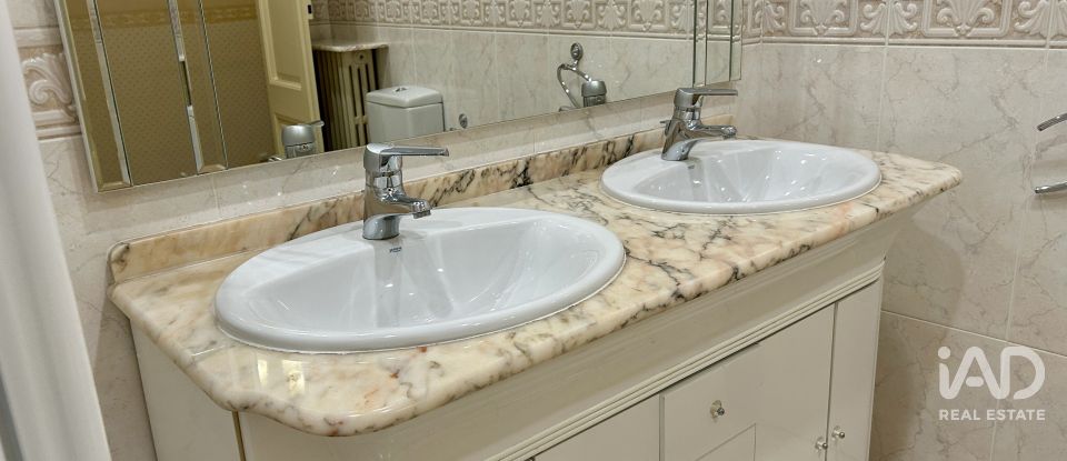 Apartment 3 bedrooms of 221 m² in Sabadell (08201)