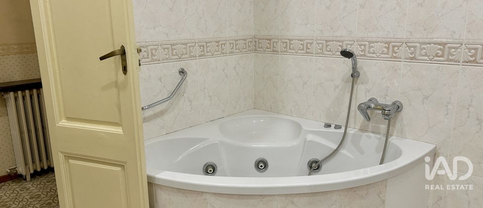 Apartment 3 bedrooms of 221 m² in Sabadell (08201)