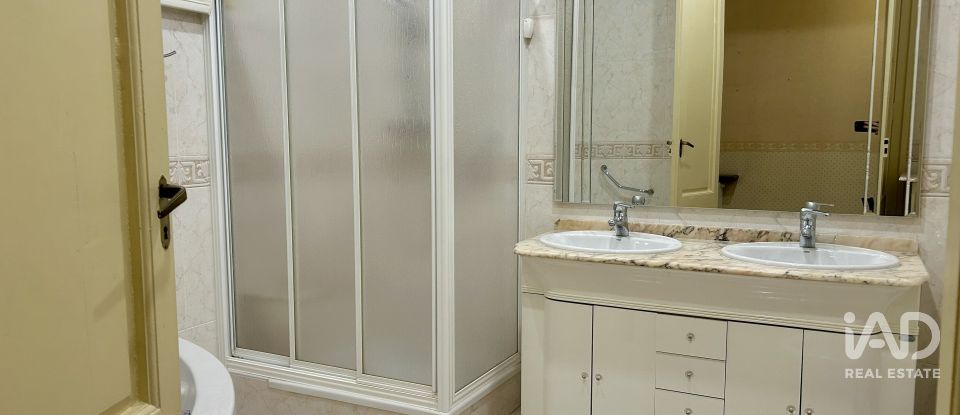 Apartment 3 bedrooms of 221 m² in Sabadell (08201)