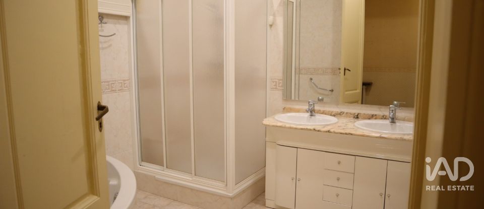 Apartment 3 bedrooms of 221 m² in Sabadell (08201)