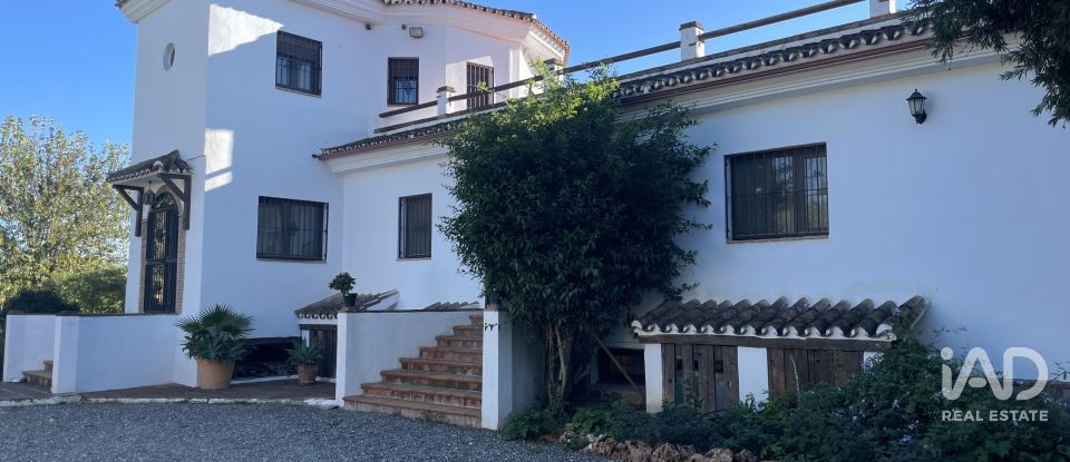 Casa 4 habitaciones de 303 m² en Cártama (29570)