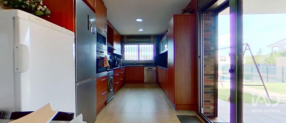 Vivienda unifamiliar  4 habitaciones de 280 m² en Sant Vicenç de Calders (43880)