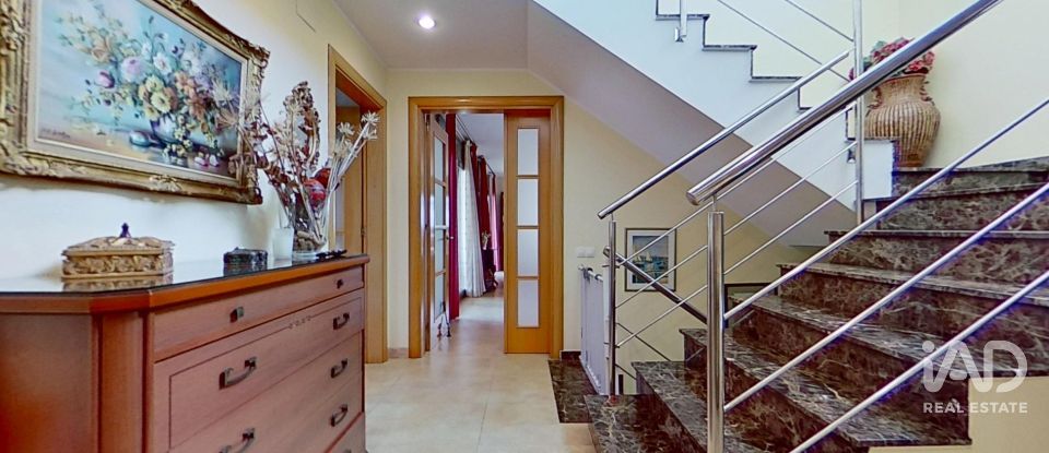 Vivienda unifamiliar  4 habitaciones de 280 m² en Sant Vicenç de Calders (43880)