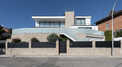 Cottage 5 bedrooms of 414 m² in Viladecans (08840)