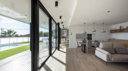 Cottage 5 bedrooms of 414 m² in Viladecans (08840)