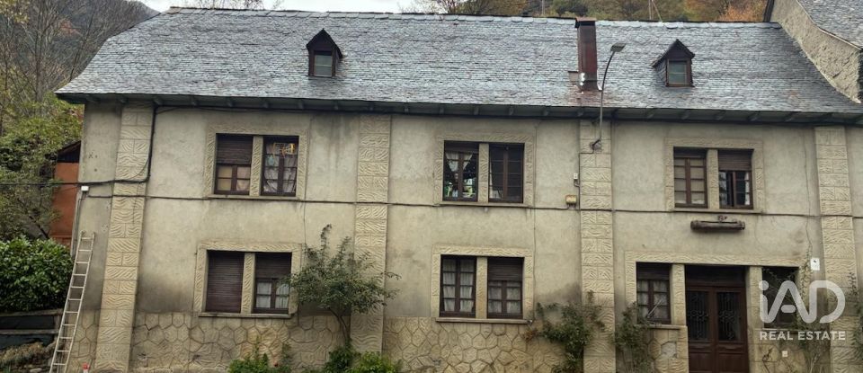 Edificio de 873 m² en Aubert (25537)