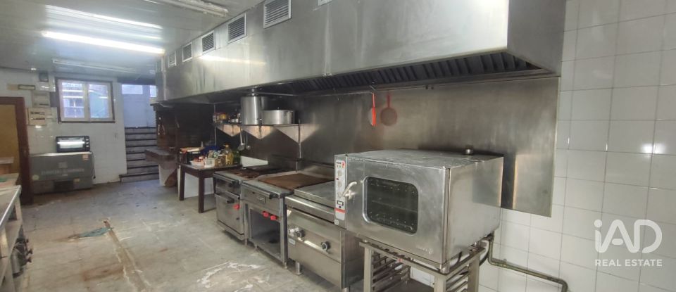 Edificio de 873 m² en Aubert (25537)