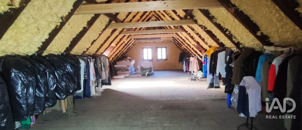 Edificio de 873 m² en Aubert (25537)