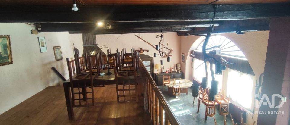 Edificio de 873 m² en Aubert (25537)