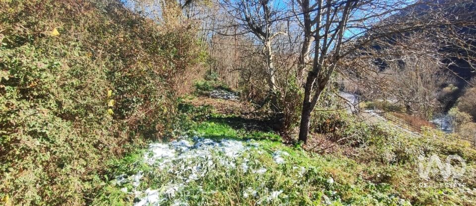 Edificio de 873 m² en Aubert (25537)