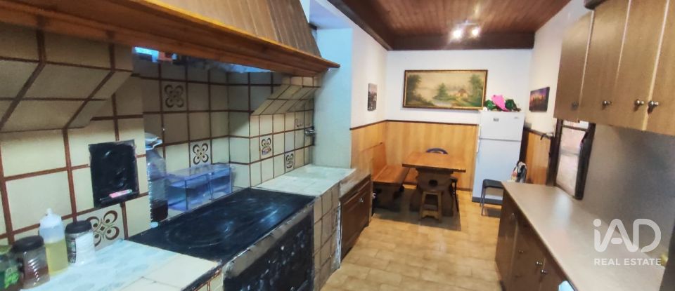 Edificio de 873 m² en Aubert (25537)